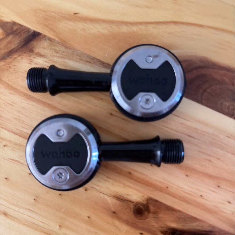 Wahoo dual-sided road pedals – like new condition.